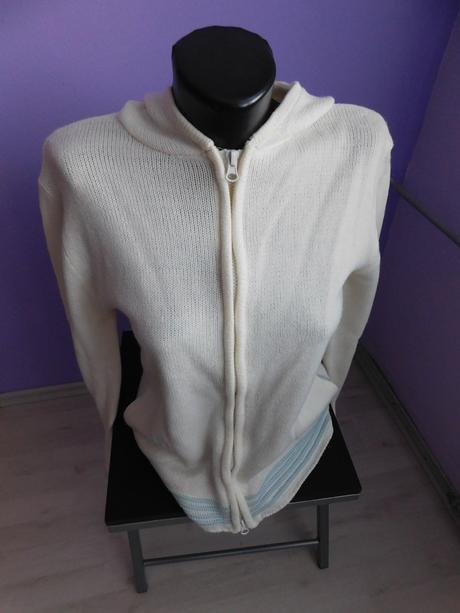 Sveter s kapucňou l, l