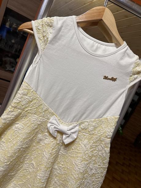 Milé šaty s maslickou, 152