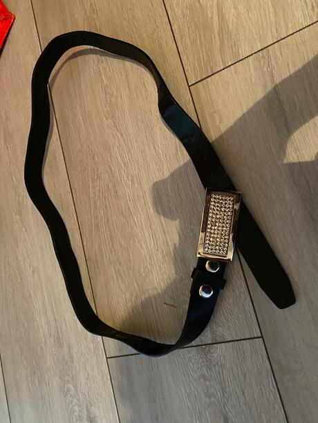 Cierny opasok s kamienkovou prackou,