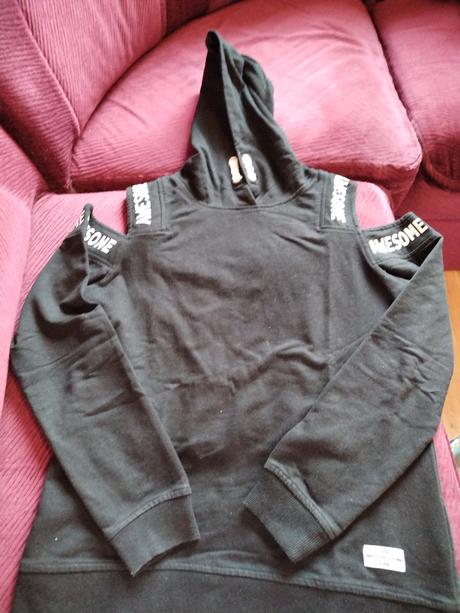 Mikinka s otvorenymi ramenami, 158