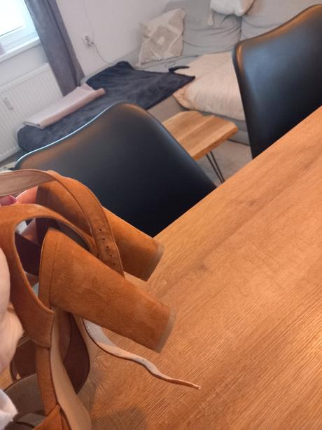 Topanky ma vysokom podpätku, 40