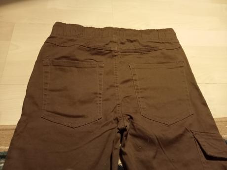 Nové hnedé kapsáčové riflové nohavice, pepco,158