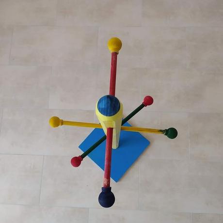 Predám detský vešiak v tvare ceruzky, 