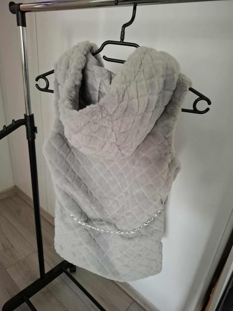 Krásna vestička 146/152, 146