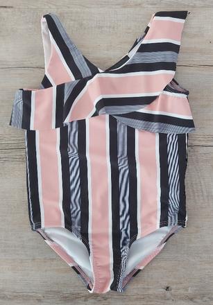 Rúžové pásikavé plavky, 104