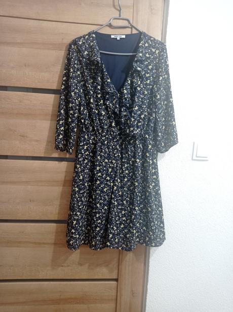 Šaty s volánikmi, m