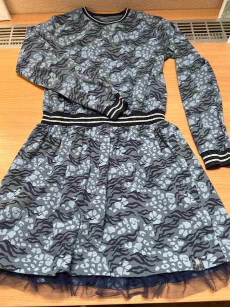 Súprava boboli, šaty a mikina, 152