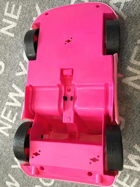 Babika barbie a auto,