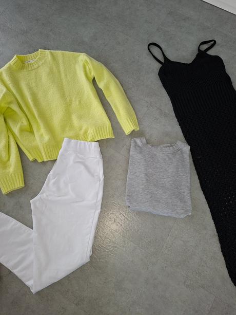 Balík oblečenia s, s