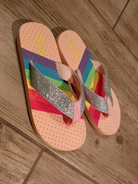 Dievčenské žabky, 31