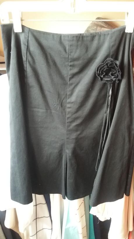 Sukna s kvetinkou po kolena, orsay,38