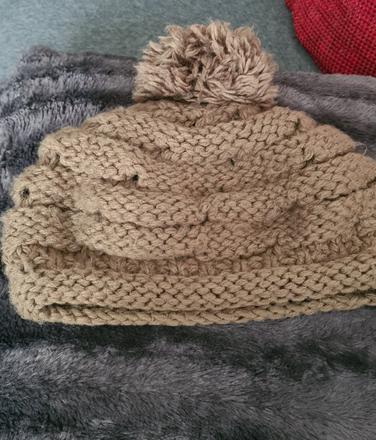 Pletená baretka s brmbolcom, m