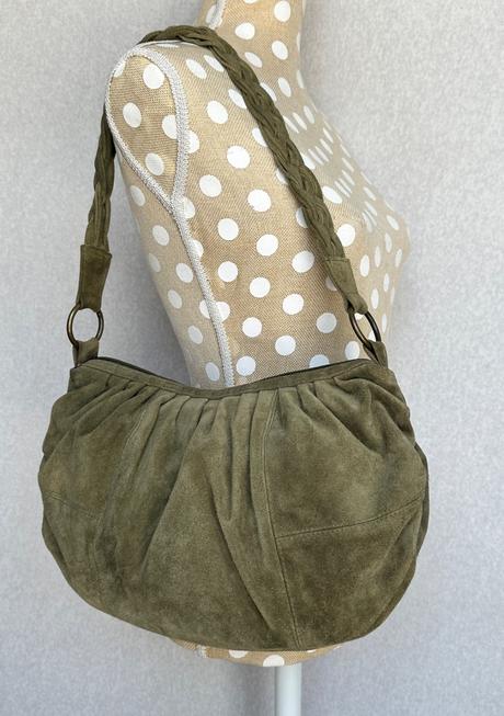 Kožená kabelka v machovej zelenej,