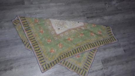 Šatka s folk vzorom,