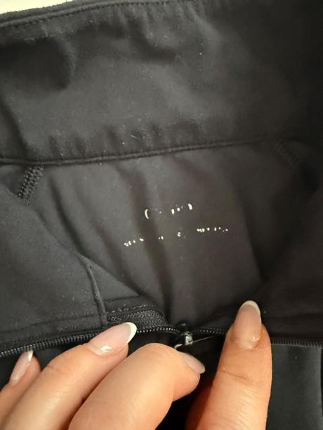 Oysho tenká športová mikinka s, s