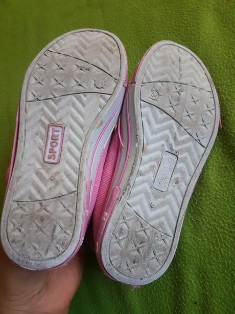 Vyššie dievčenské tenisky, 34