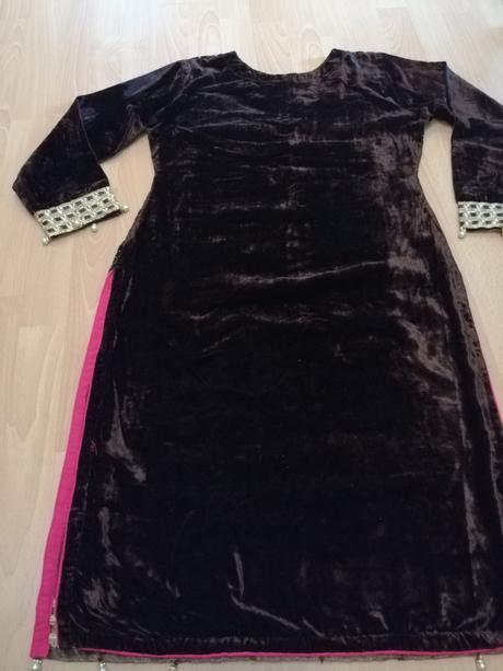 Nádherné vyšívané šaty, m