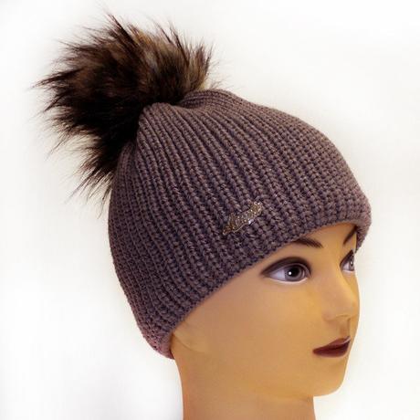 Čiapočka s pravým jemným brmbolcom,