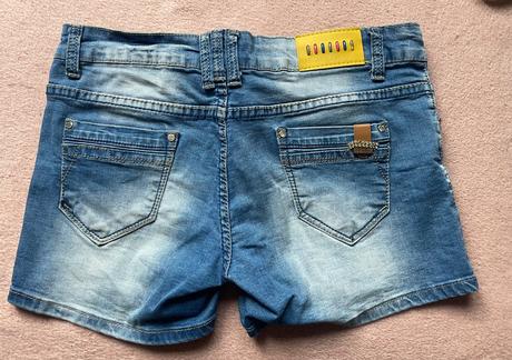 Dievčenské riflové kraťasy., 28