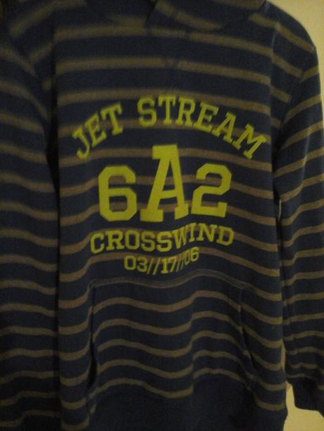 Pruhovana mikina, 158