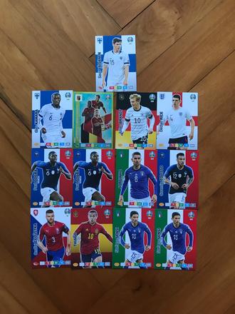 Futbalové kartičky - 13 kusov,