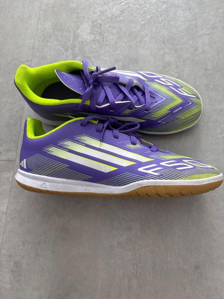 Salovky, adidas,35