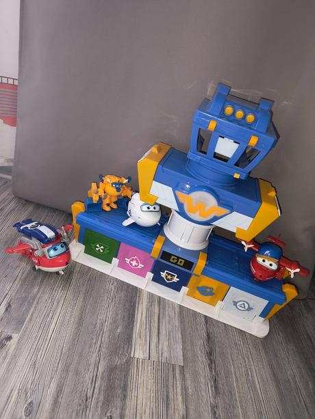 Letisko super wings + skladacie lietadla, 