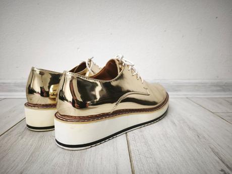 Zlaté mokasíny clowse, 39