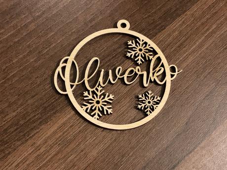 Drevené vianočné ozdôbky s menom na stromček,