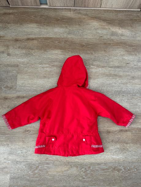 Červená bundička borti, 74