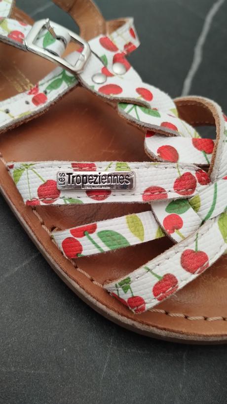 Sandálky čerešničkové, 28