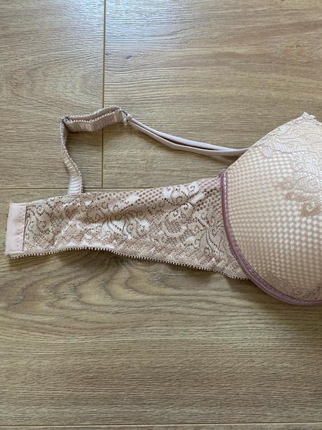 Čipkovaná/krajková podprsenka telovej farby, 80c