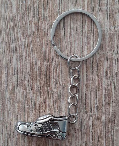 Prívesok na kľúče - kopačka,