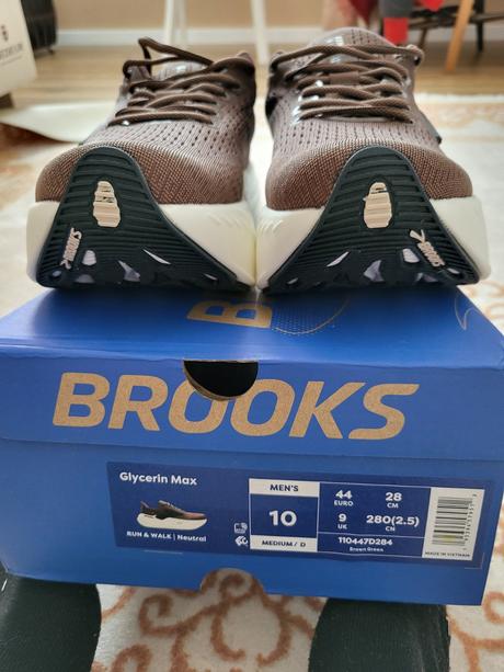 Tenisky brooks, 44