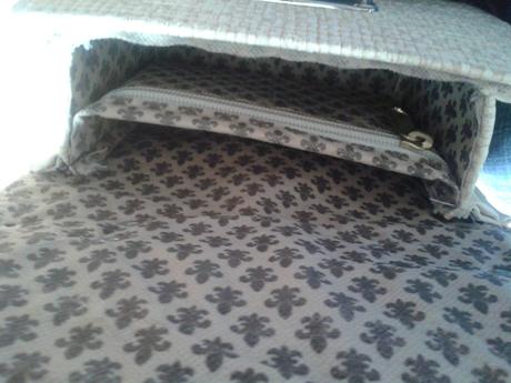 Pevná malá kabelka pre slečnu,