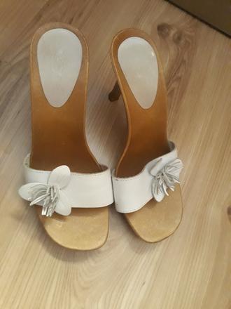 Drevákove šlapky, 39