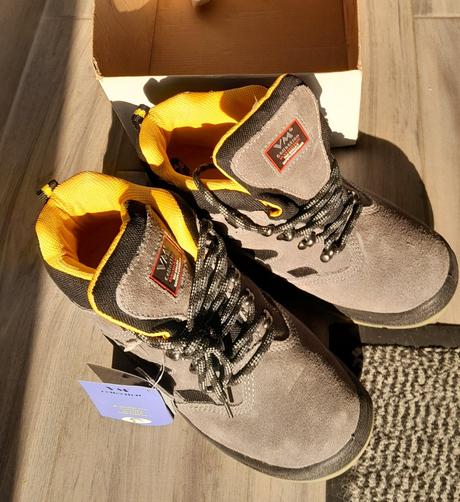 Nové pracovné topánky, 40