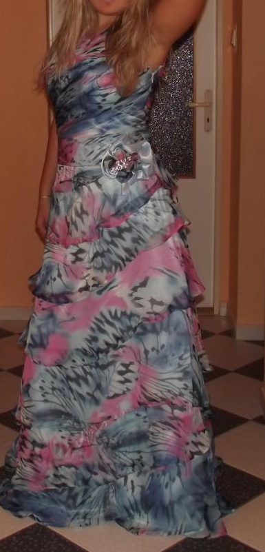 Spoločenské šaty s kamienkami, 38