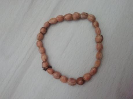 Dreveny naramok pre muzov na vacsiu ruku, 