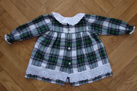 Kárované šaty, 92