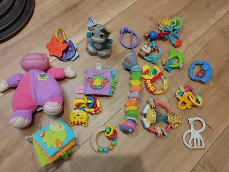 Rôzne hrkálky, hryzatka a hračky pre najmenších,