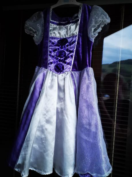 Fialove šaty - kostým,