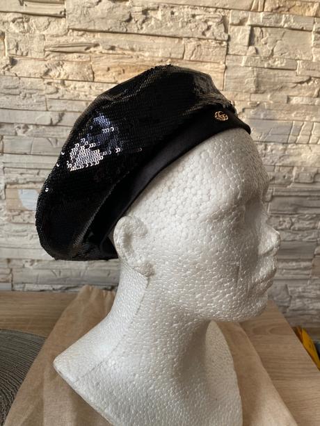 Original gucci gg sequin beret in black, s