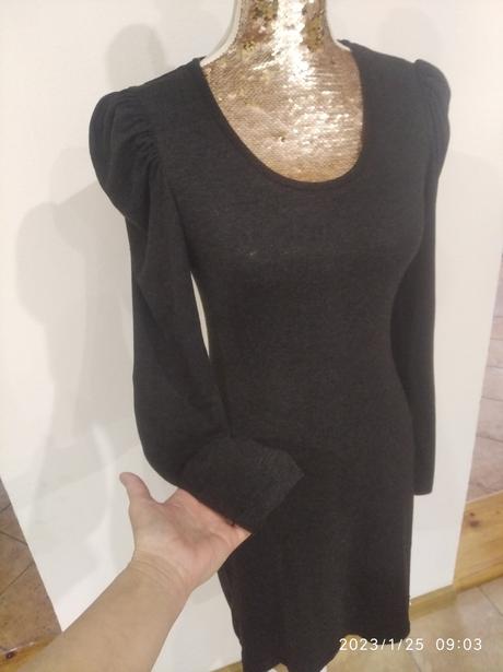 Krasne tmavosive saty s puff rukavmi, 