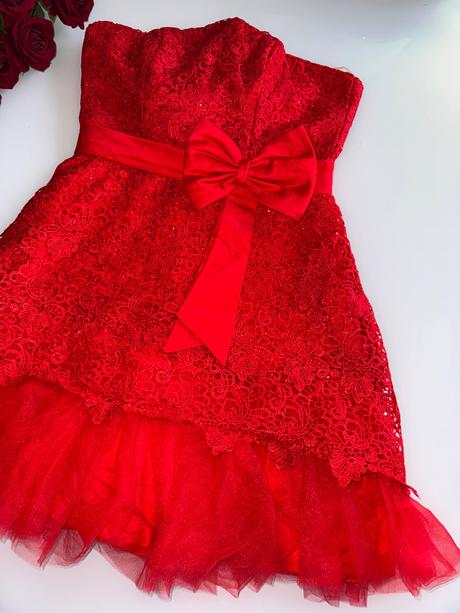 Červené spoločenské šaty, l