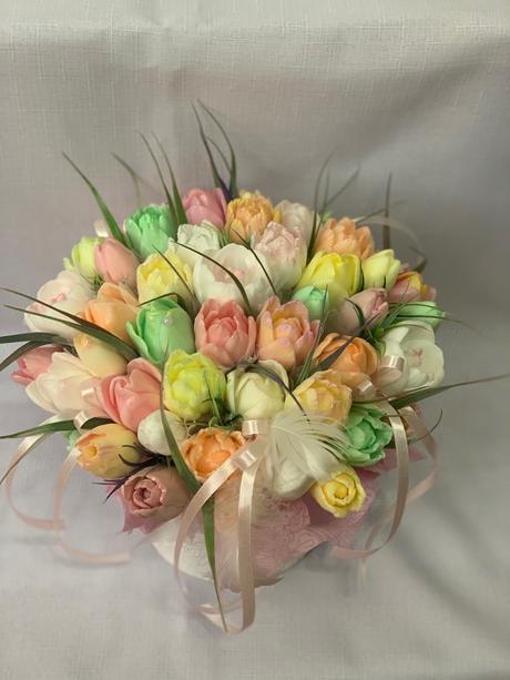 Veľká mydlova kytica v boxe, 