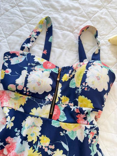 Letné kvetinové mini šaty, m