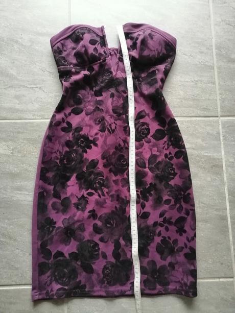 Korzetové šaty vínovej farby asos v34 zamat. ruže, 34