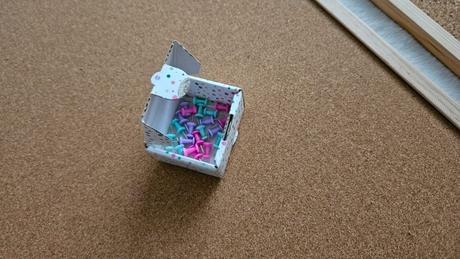 2x korková nástenka 60x40 cm,