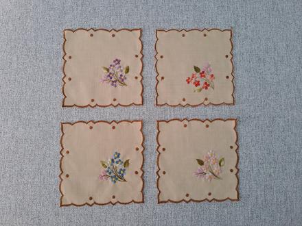 Vyšívaný obrus 4 ks,